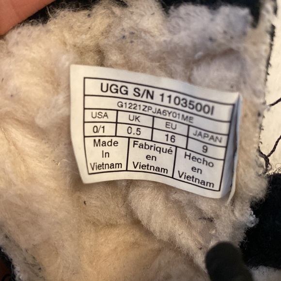 UGG - Infant Neumel Boot Black Unisex - Picture 3 of 4